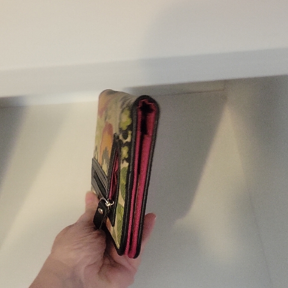 Spartina Natural Linen and Leather Bi-Fold floral magnetic snap close wallet - Picture 6 of 7